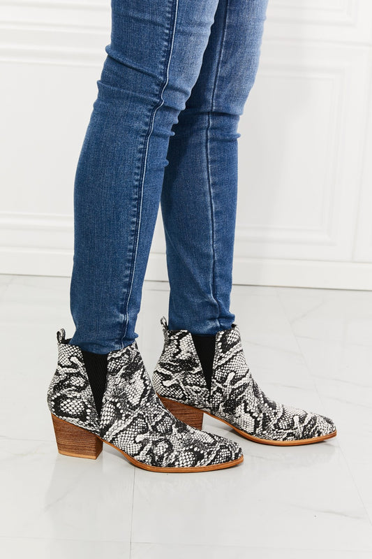 MMShoes | Back At It Point Toe Bootie in Snakeskin