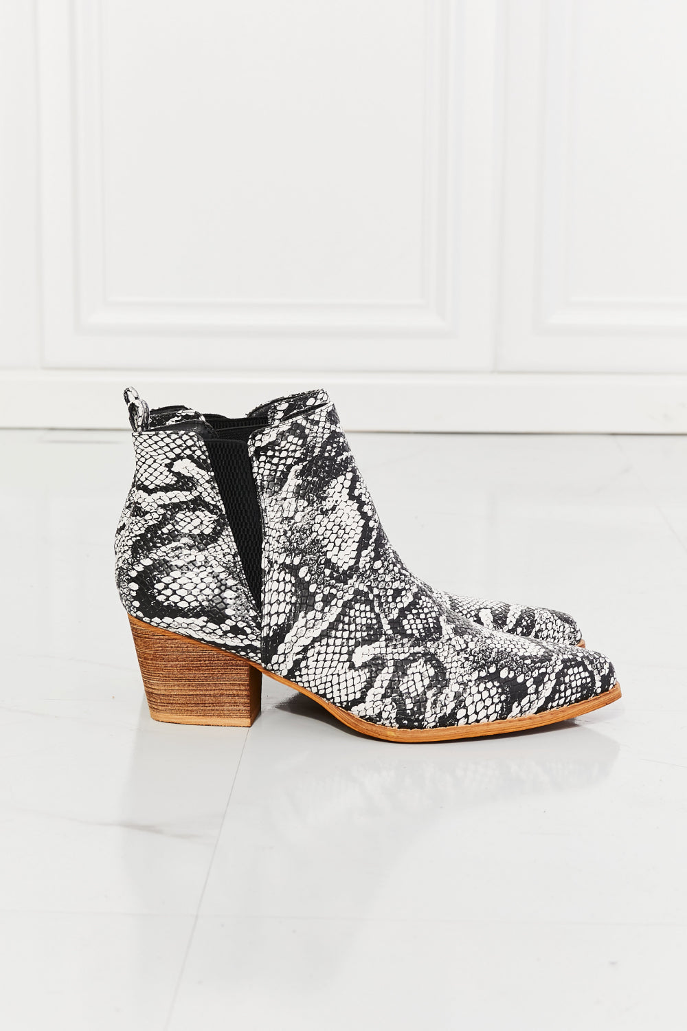 MMShoes | Back At It Point Toe Bootie in Snakeskin