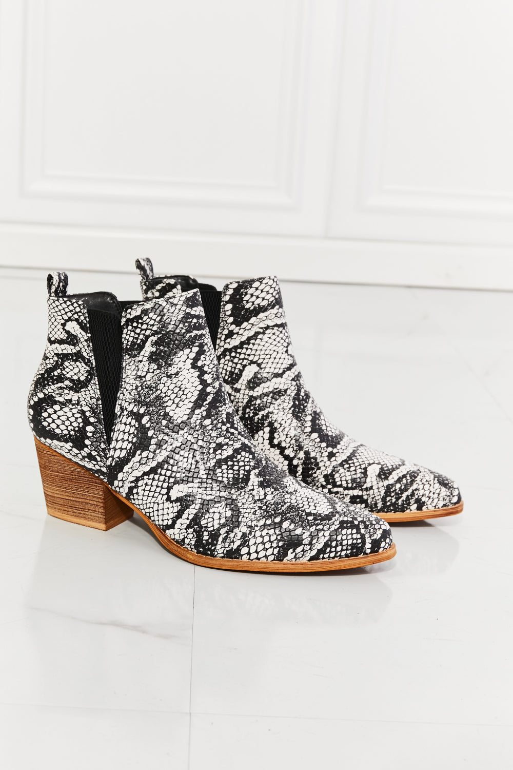 MMShoes | Back At It Point Toe Bootie in Snakeskin